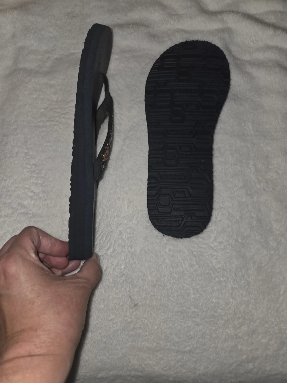 Skechers Black Floral-Accent Yoga Foam Flip Flops - Picture 3 of 5